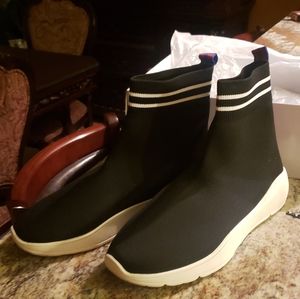 Sneakers (Steve Madden)